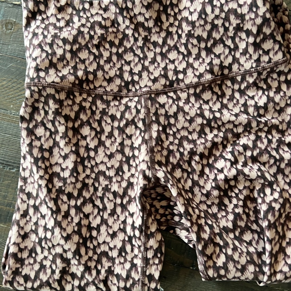 Varley Women's Patterned Leggings 25 in size M - Black and Cream